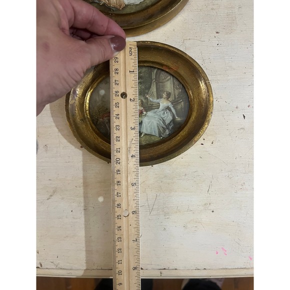 Vintage Set of 2 Oval Gold Framed Rococo Miniature Prints Courting Scenes Decor - Picture 6 of 6